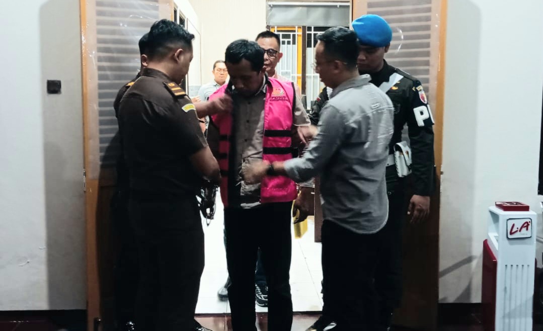 Kejari Kabupaten Blitar Tahan Direktur CV Cipta Graha Pratama Terkait Kasus Korupsi Dam Kali Bentak – Kejaksaan Negeri Kabupaten Blitar